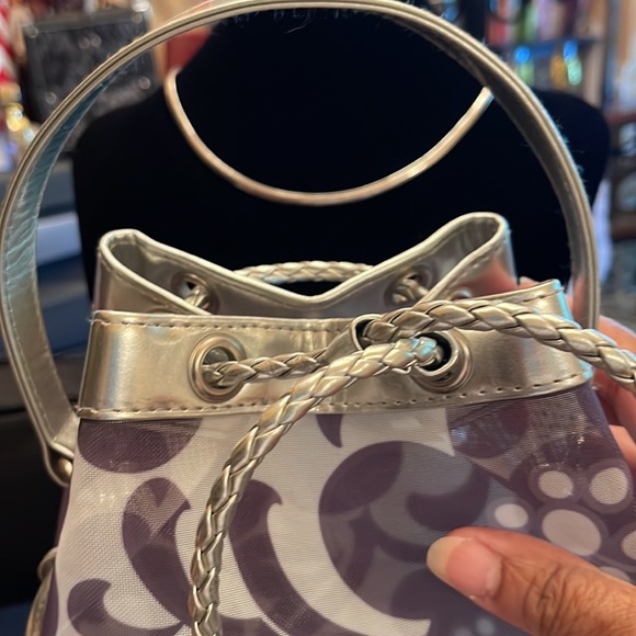 Vera Bradley nylon bag trimmed in silver accent. Bag size is11X8. Pre owned - Picture 5 of 8